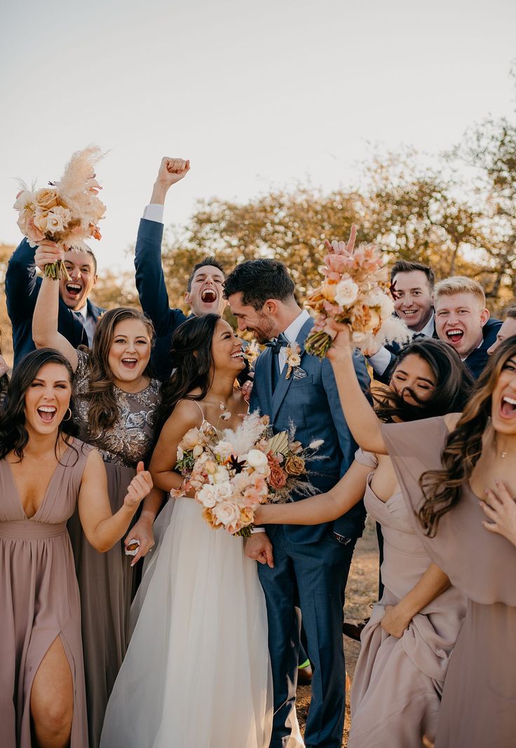 Святкуйте кохання з персоналізованими шкіряними подарунками!